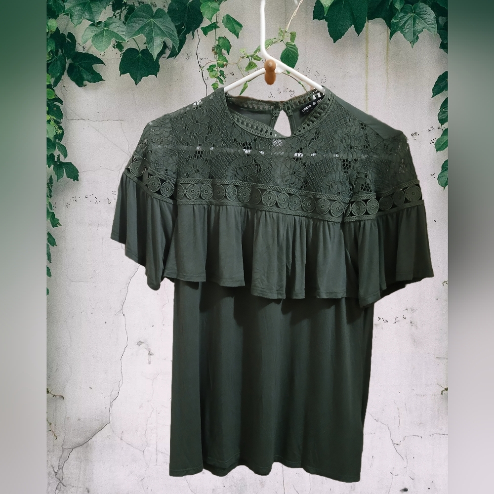 Cable & Gauge Olive Green Ruffle And Intricate Lace Top, M